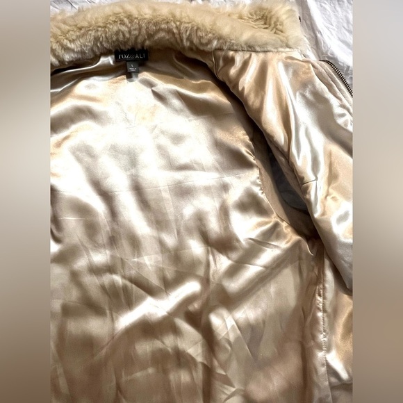 Roz & Ali Faux Fur Rose Women's Cream Vest w Pockets Size Large - Picture 11 of 16